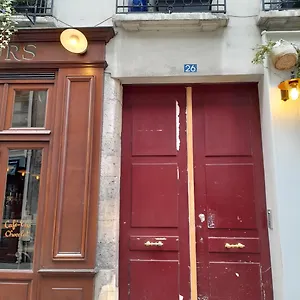 Cosy 2 Pièces Typiquement Parisien à Notre-dame Parigi